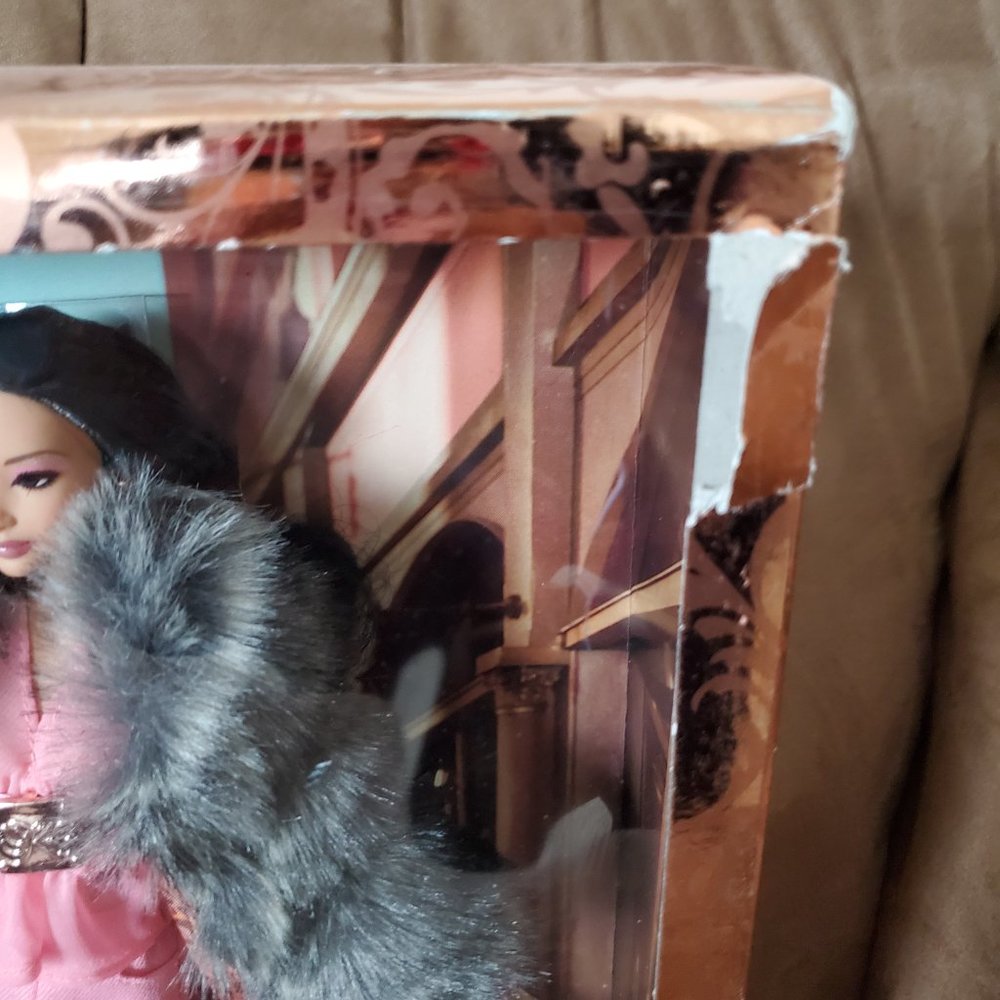Kimora Lee Simmons Barbie Doll 2008 - Picture 7 of 7